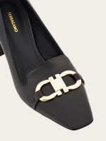 Pump with Gancini ornament - Image 2